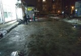 Тротуар на Чернышевского - сплошной лед, песком не посыпан никогда