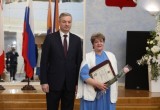 Прекрасные жительницы Череповца в честь 8 марта получили награды от Законодательного Собрания
