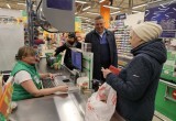 Олег Кувшинников проверил полки магазинов и продукты на складах (ВИДЕО)