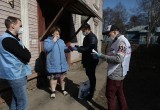 В Вологде Денис Долженко вместе с волонтерами доставляет продуктовые наборы ребятишкам с ОВЗ