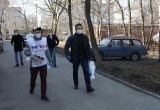 В Вологде Денис Долженко вместе с волонтерами доставляет продуктовые наборы ребятишкам с ОВЗ