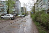 Роман Заварин проверил ход ремонта дворов на улицах Ярославской и Дзержинского в Вологде