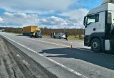 После ДТП с грузовиками под Череповцом в больницу отправили водителя и пассажирку ВАЗа (ФОТО)