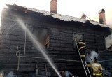 Жилой дом сгорел в подтопленной зоне села Устье