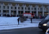 Дворец Металлургов в Череповце заминирован: спешная эвакуация попала на видео 