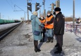 Накануне праздничных выходных железнодорожники напомнили о безопасности на переходах