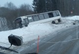 Около часа назад в Грязовецком районе разбился пассажирский автобус 