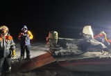 Вологодские спасатели вытащили замерзающих рыбаков со льда Онежского озера 