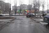 15-летняя девушка чуть не погибла под колесами внедорожника на ул. Архангельской