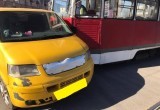 Старичок на желтом «Volkswagen» столкнулся с трамваем в Череповце