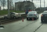 Появилось видео жесткой аварии на проспекте Победы: "Хендай-Солярис" врезался в столб 