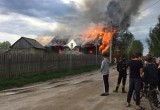Три человека заживо сгорели несколько часов назад в Тотемском районе 