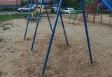 Суровая "детская" площадка на улице Конева