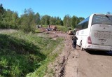 Дорога Вытегра-Ошта превратилась в грязное месиво, но Олег Кувшинников пообещал все исправить 