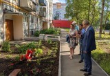 Роман Заварин вместе с жителями оценил качество ремонтов дворов в Техническом переулке и на ул. Воркутинская