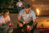 Надпись из свечей памяти, обозначающую число погибших во время войны на фронте и в тылу вологжан, зажгли в Вологде