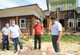 Мэр Вологды посетил восстанавливаемый дом Засецких