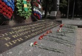 Алексей Чепа и Виктор Леухин вместе с партийными активистами почтили память вологжан, погибших в «горячих» точках