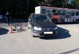 На улице Мира в 7 утра произошла дуэль между минивэном и велосипедом  