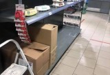 Пустеют полки с продуктами в московских магазинах