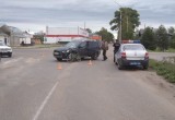 В Харовске наглый водитель кроссовера снес с дороги велосипедиста и попал на видео