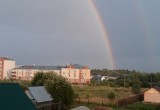 Огромная яркая радуга после дождя порадовала жителей Грязовца  
