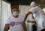 Губернатор Олег Кувшинников ревакцинировался вакциной "Спутник Лайт" 