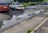 Жители поселка Кувшиново больше года утопают в фекалиях: ведомства и администрация разводят руки