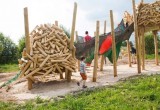 Первая природная детская площадка монтируется в Осановской роще