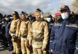 Губернатор передал пожарным для борьбы со стихией современное оборудование