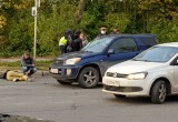 Старичок на кроссовере сбил двух пешеходов в Череповце, один пострадавший в больнице  