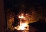 В Вологодской области из-за загоревшегося минивэна пострадали две иномарки и один дом  