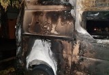В Вологодской области из-за загоревшегося минивэна пострадали две иномарки и один дом  