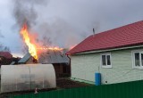 В эти минуты в Вытегре тушат пожар в частной бане 