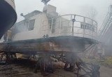 Опубликовано видео с места пожара на прогулочном катере «Персей» в Вологде  