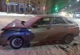 Пострадавшую девушку увезли в больницу после аварии в центре Вологды  