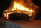 Дом конца 19 века сгорел минувшей ночью в Вологодской области.