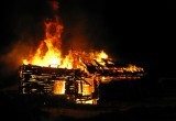 Дом конца 19 века сгорел минувшей ночью в Вологодской области.