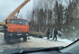 В Вологодской области шаланда со стройматериалами нырнула в кювет