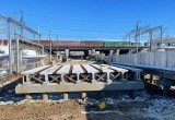 На правом мосту через Шограш идет монтаж балок пролетного строения