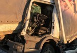 В Вологде пострадавшего водителя грузовика пришлось извлекать из кабины спасателям 