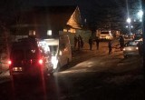 Полыхает второй час: в Череповце горит дом, где запускали фейерверки