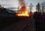 Дачный дом под Вологдой сгорел дотла пару часов назад