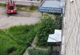 Из окна жилого дома на ул. Кирова три часа назад выпала вологжанка 