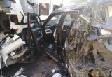 Водитель легковушки оказался зажат в искореженном авто после массового ДТП в Вологодской области