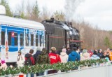 Поезд Деда Мороза отправился в путешествие с железнодорожного вокзала в Великом Устюге