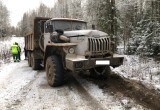 Грузовик и «буханка» не поделили снежную дорогу в Вологодской области