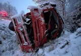 В Вологодской области немолодой водитель лесовоза едва не лишился жизни в серьезном ДТП
