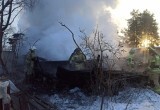 Крупный пожар в Бабаевском районе: три человека погибли, маленькую девочку успели вытащить из огня