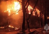 Грандиозный пожар в Соколе станет новостью вечера: полыхает 20-ти квартирный дом 